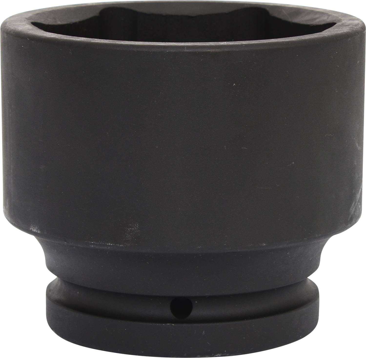 Ein schwarzer, zylindrischer Adapter mit glatt polierter Oberfläche und einem Loch unten. Groß genug, um technische Teile aufzunehmen.