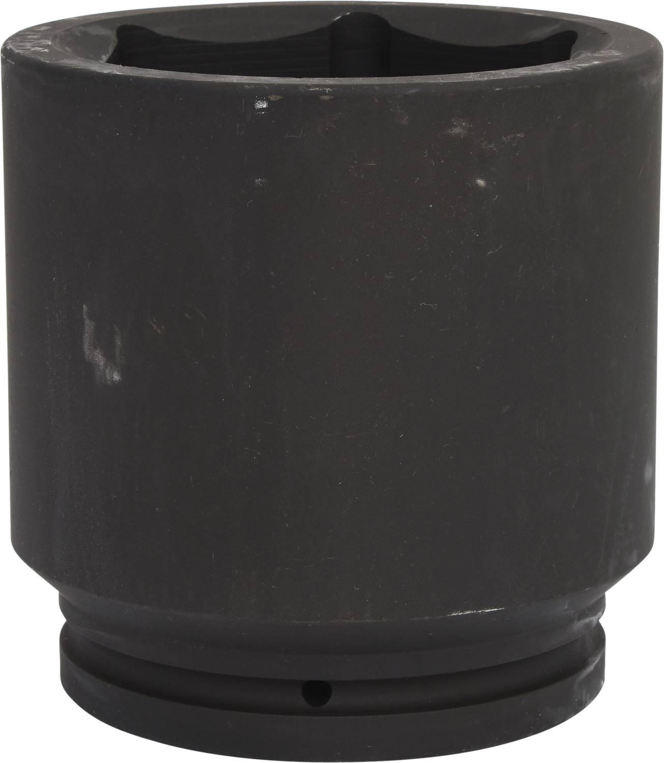 Ein großer schwarzer Sechskant-Steckschlüssel. Geeignet für schwere Verschraubungen, zum Beispiel in der Automobil- oder Maschinenindustrie.