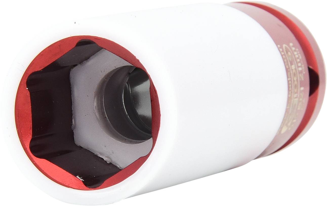 Weiße Stecknuss mit rotem Innenrand in zylindrischer Form, geeignet für Schraubarbeiten, auf weißem Hintergrund.