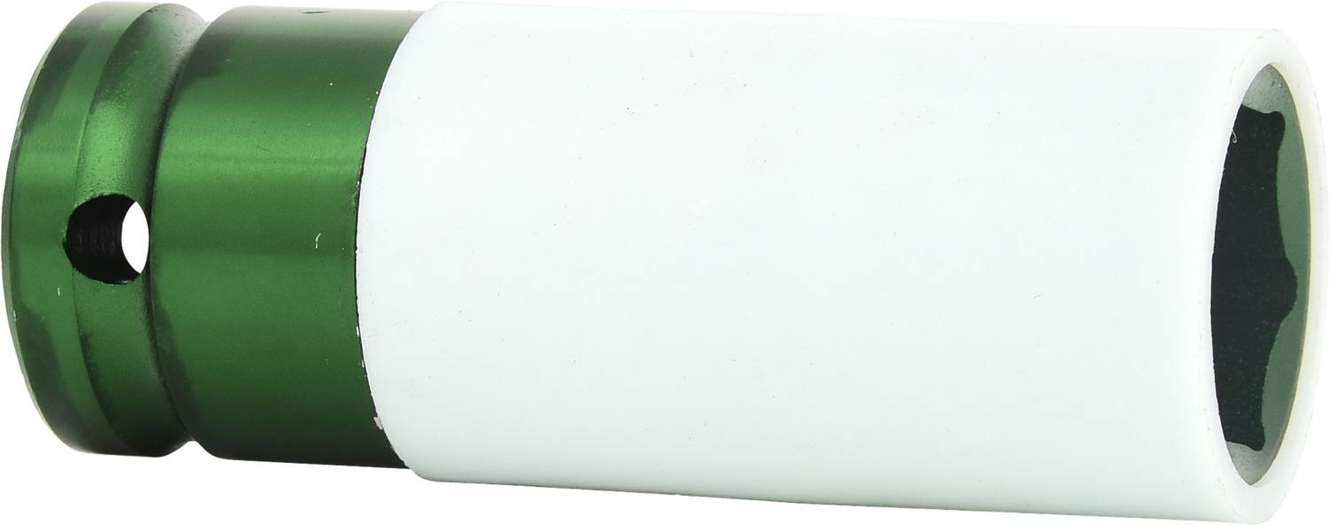 Ein grüner Steckschlüssel mit weißer Ummantelung liegt auf einer weißen Fläche. Werkzeugelement ohne sichtbare Markierungen.