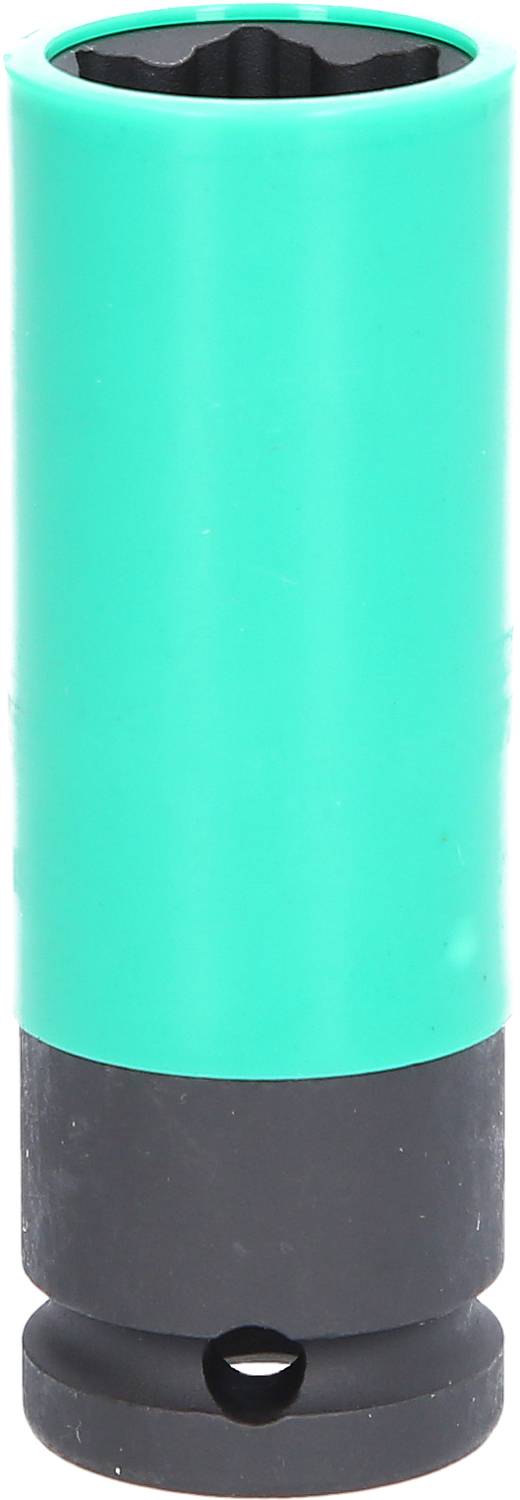 Ein grüner Steckschlüssel mit schwarzem Ende, geeignet für mechanische Arbeiten, vor einem weißen Hintergrund.