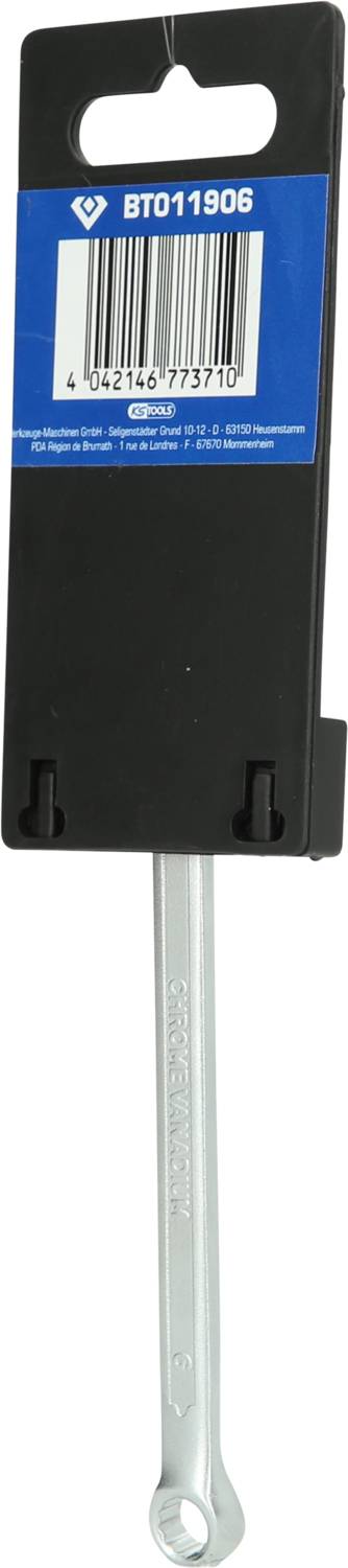 Ein silberner Schraubenschlüssel in schwarzer Halterung mit einem blauen Etikett oben, das einen Strichcode und die Nummer 'BT011906' zeigt.