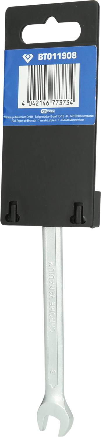Ein Maulschlüssel mit der Aufschrift 'BT011908' und einem blauen Etikett mit Barcode. Der Schlüssel hängt an einer schwarzen Halterung.