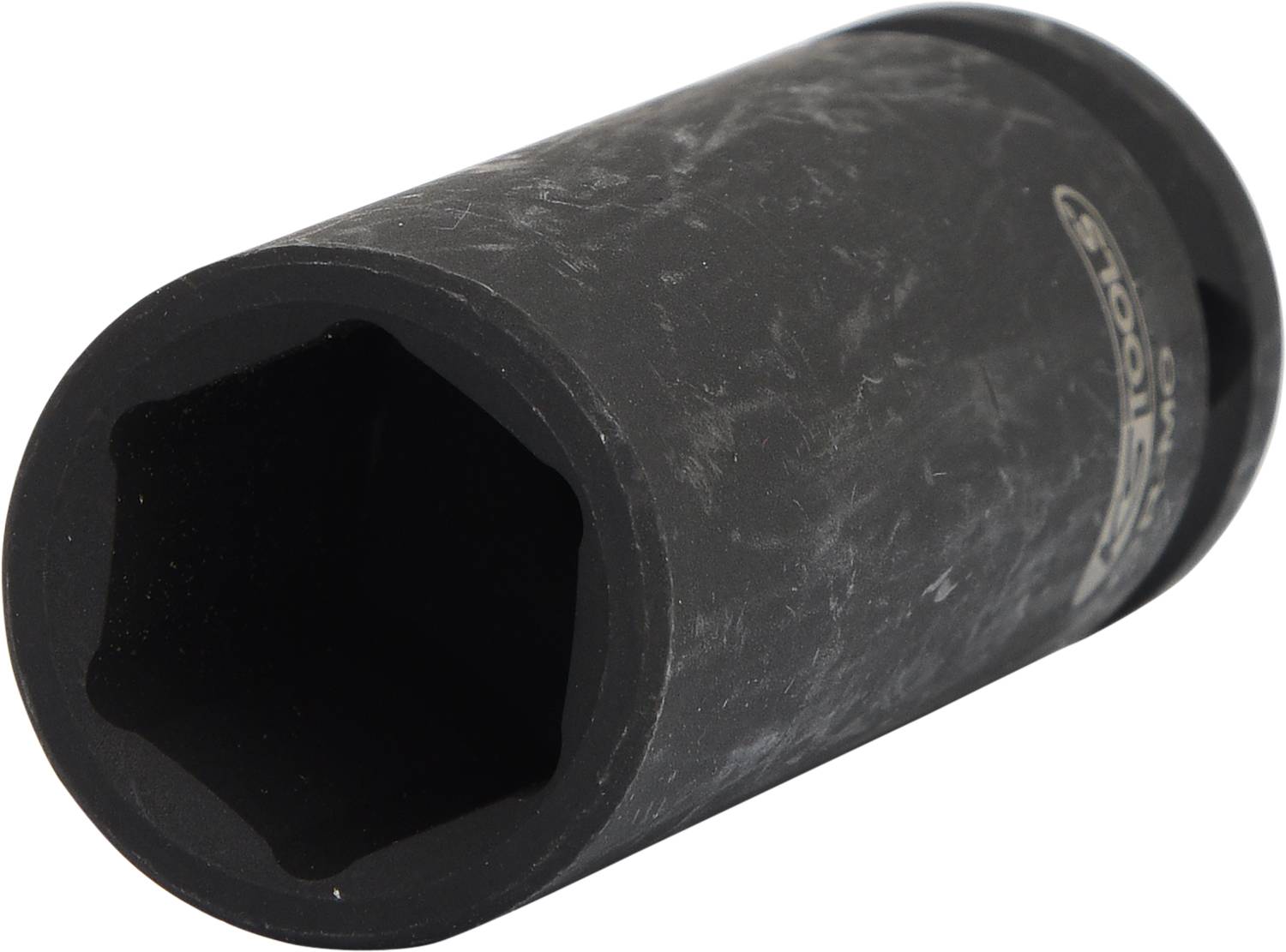 Eine schwarze Steckschlüssel-Nuss, zylindrisch, mit einer sechseckigen Öffnung, verwendet für mechanische Arbeiten und Befestigungen.