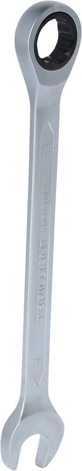 Ein silberner Schraubenschlüssel mit einem offenen Ende und einem Ratschenring am anderen, auf weißem Hintergrund.