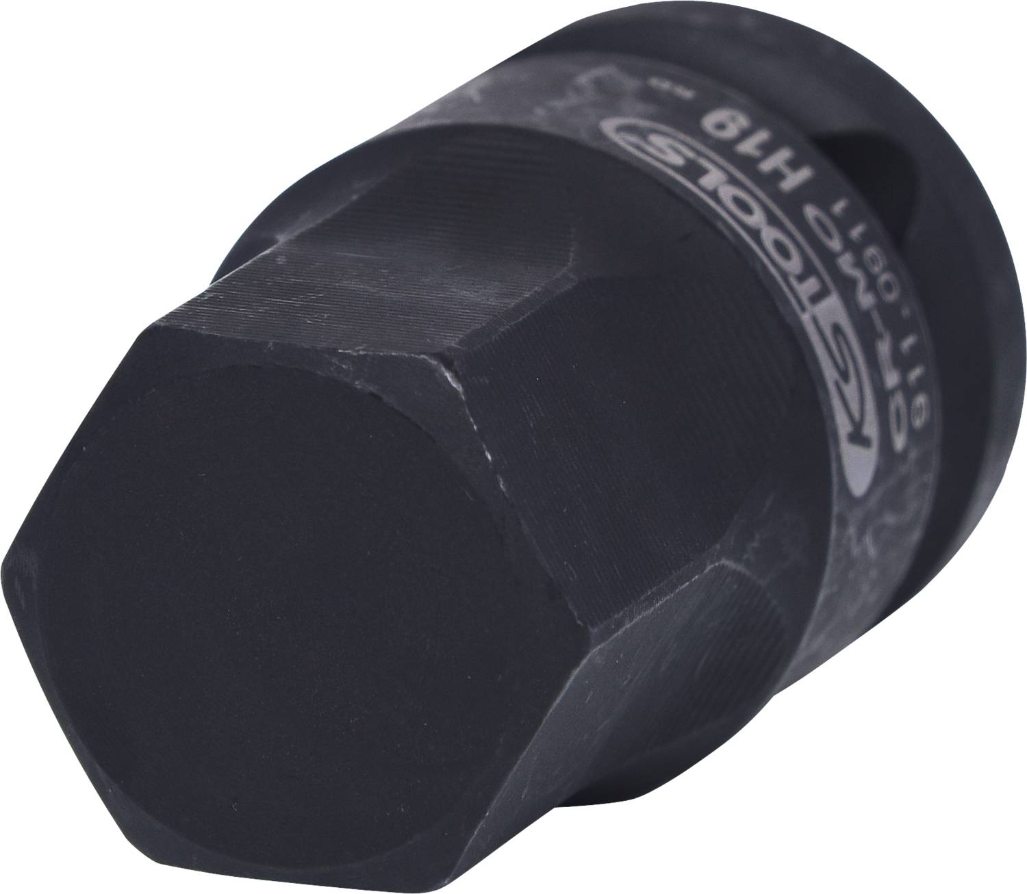 Schwarze Stecknuss mit sechseckiger Öffnung und aufgedrucktem Logo. Werkstück zur Montage oder Demontage von Muttern oder Schrauben.