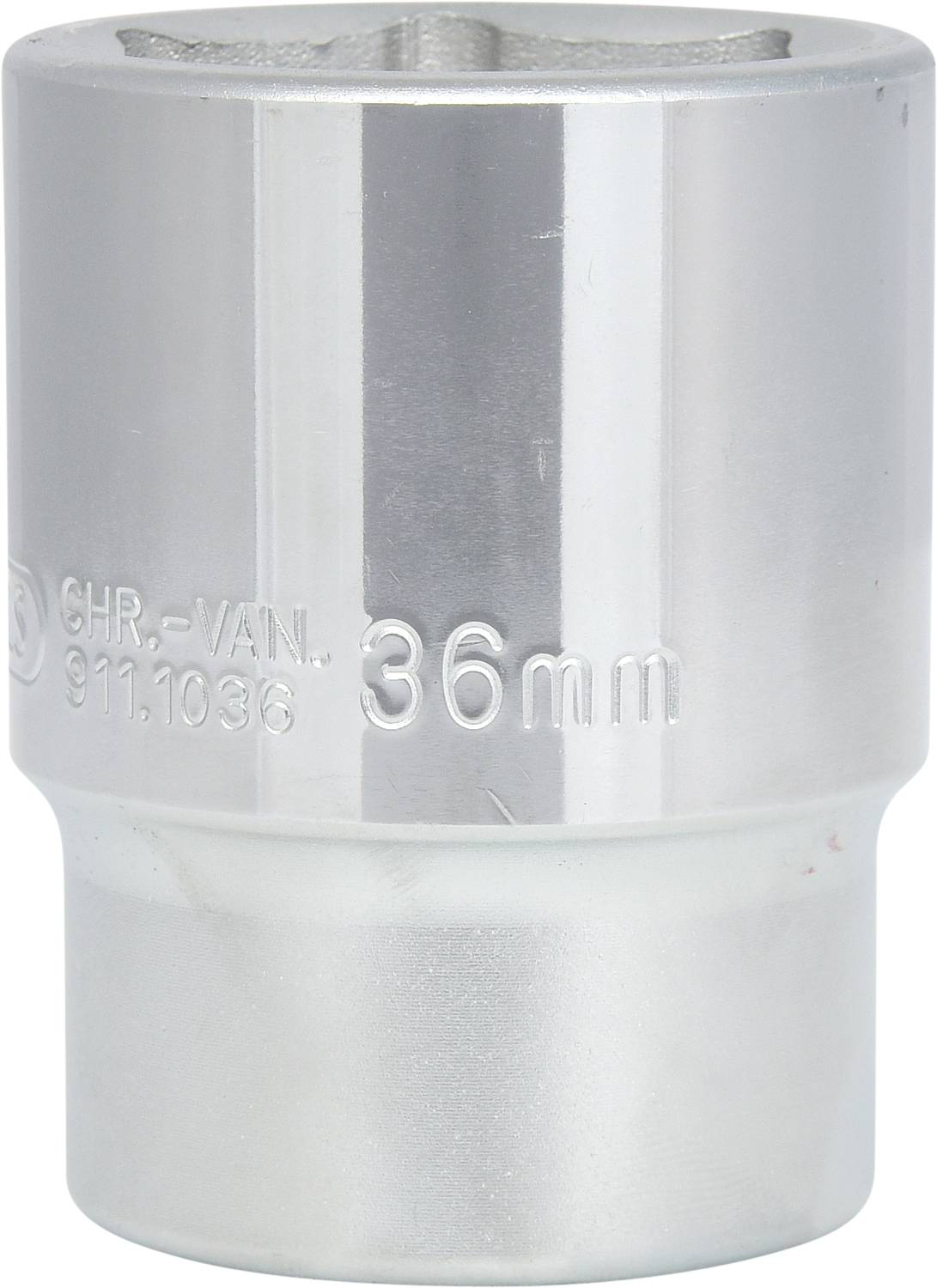 Metallene Stecknuss mit eingeprägter Gravur '36 mm', zylindrische Form, wird im Allgemeinen für mechanische Arbeiten verwendet.