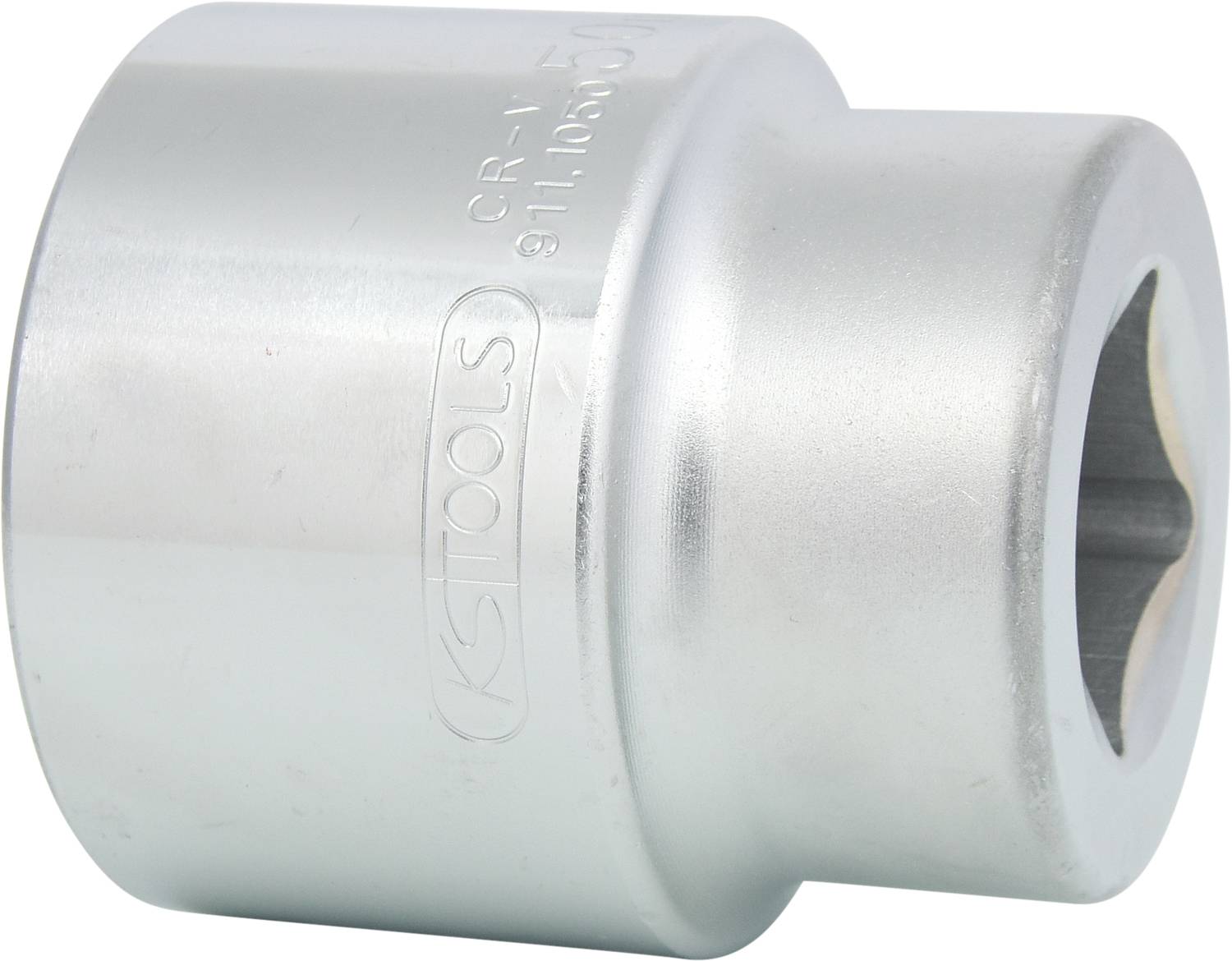 Eine silberne Steckschlüssel-Nuss, zylindrisch geformt, mit eingeprägtem Text an der Seite. Verwendet für Werkzeuge zur Schraubbefestigung.