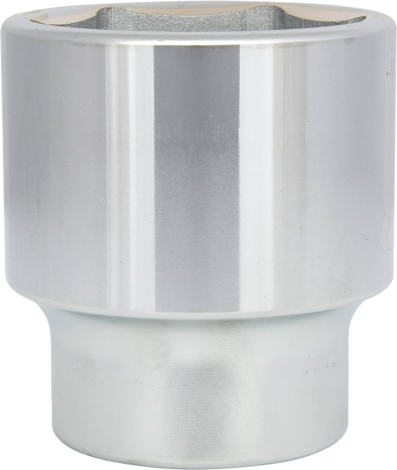 Ein silberner Steckschlüsselaufsatz, zylindrisch geformt, mit einer sechseckigen Öffnung oben für Werkzeuge oder Maschinen.