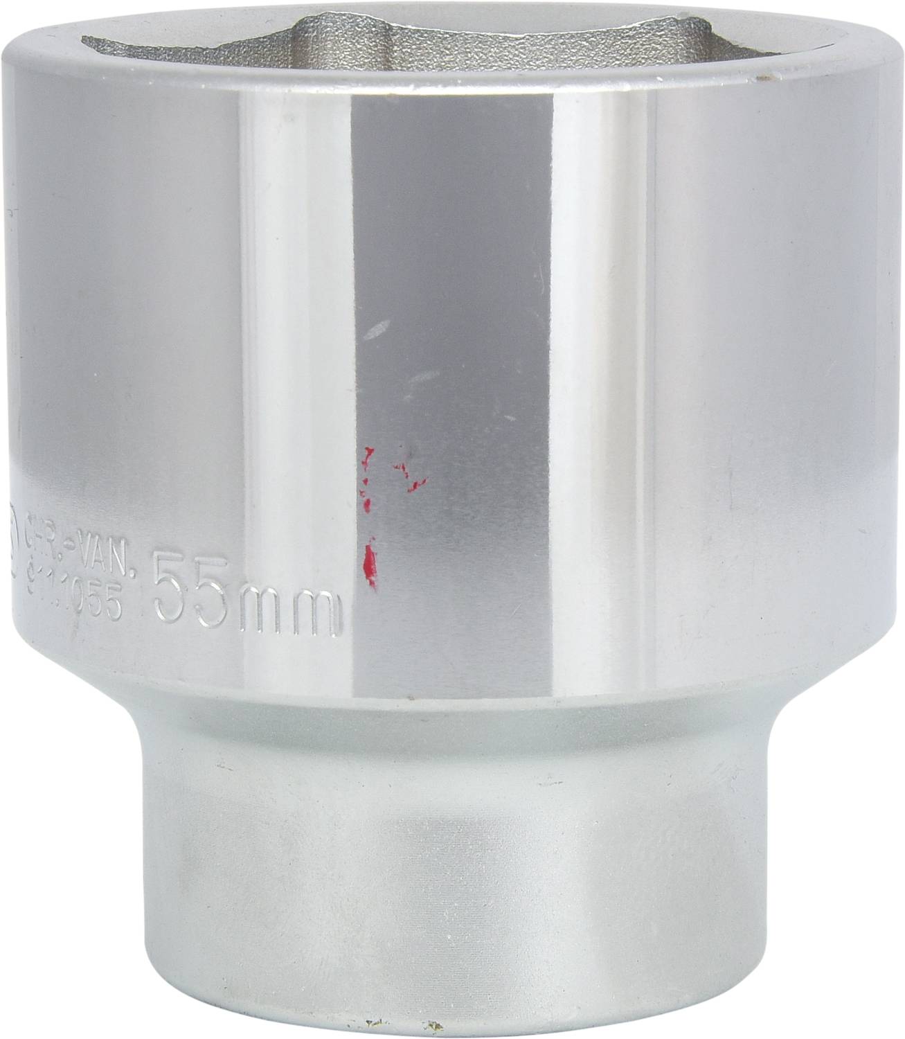 Metallische Stecknuss in silberner Farbe, markiert mit '55 mm' für Befestigungszwecke verwendet.