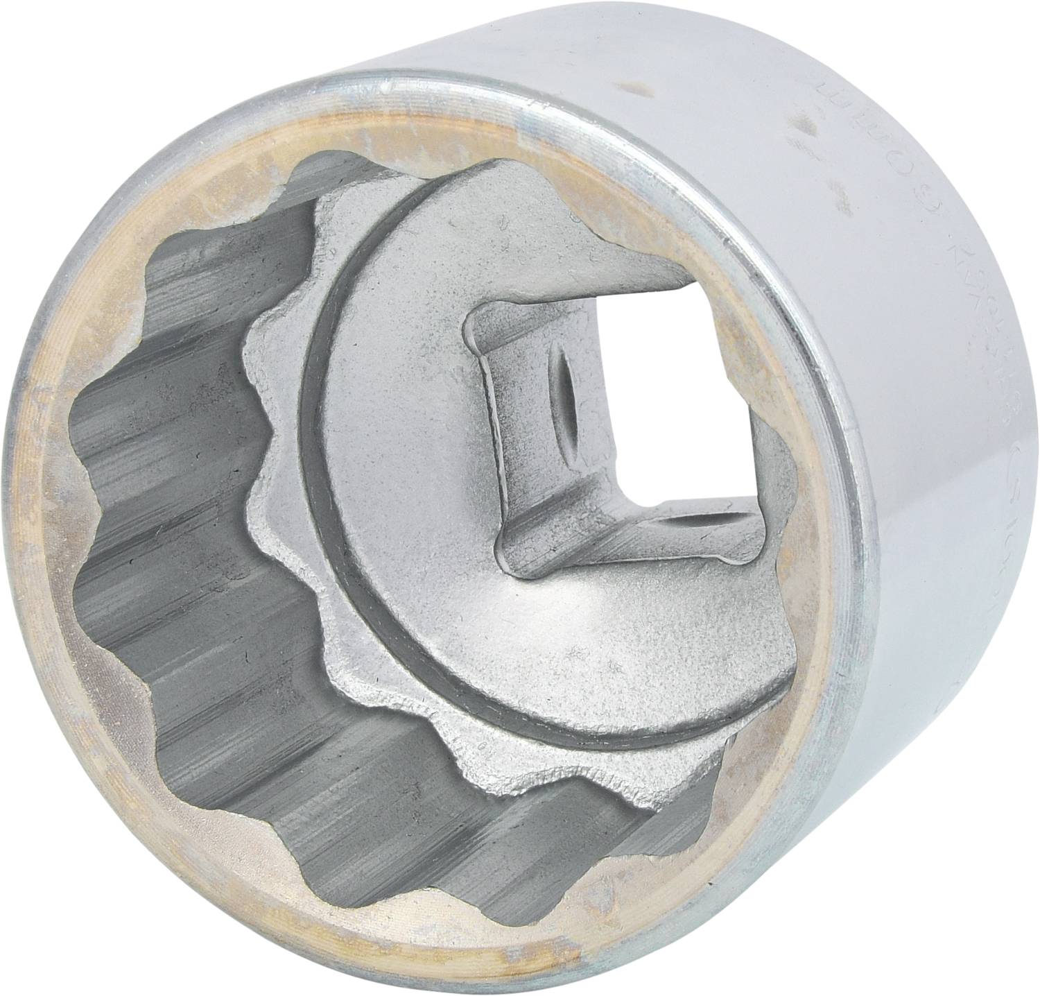 Zylindrisches Metallwerkzeug mit gezahnter Innenfläche und quadratischer Aussparung, vermutlich für mechanische Anwendungen.