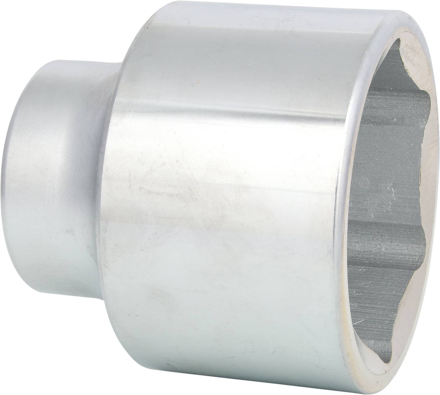 Silberne Metallbuchse, zylindrisch mit breiter Öffnung auf einer Seite, verwendet für mechanische Verbindungen oder Anpassungen.