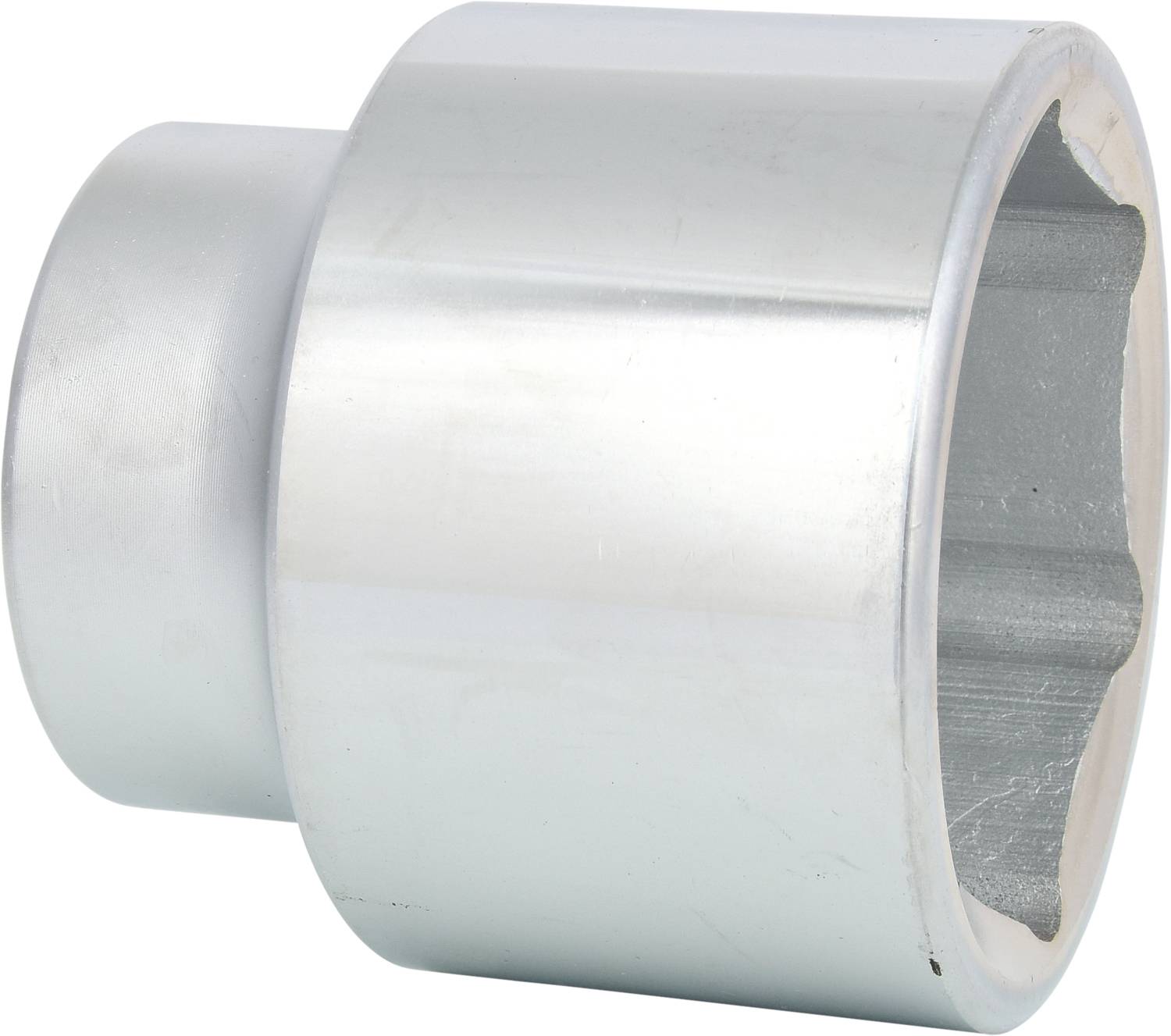 Ein silbernes zylindrisches Metallteil mit einer vertieften sechskantigen Öffnung an einem Ende.