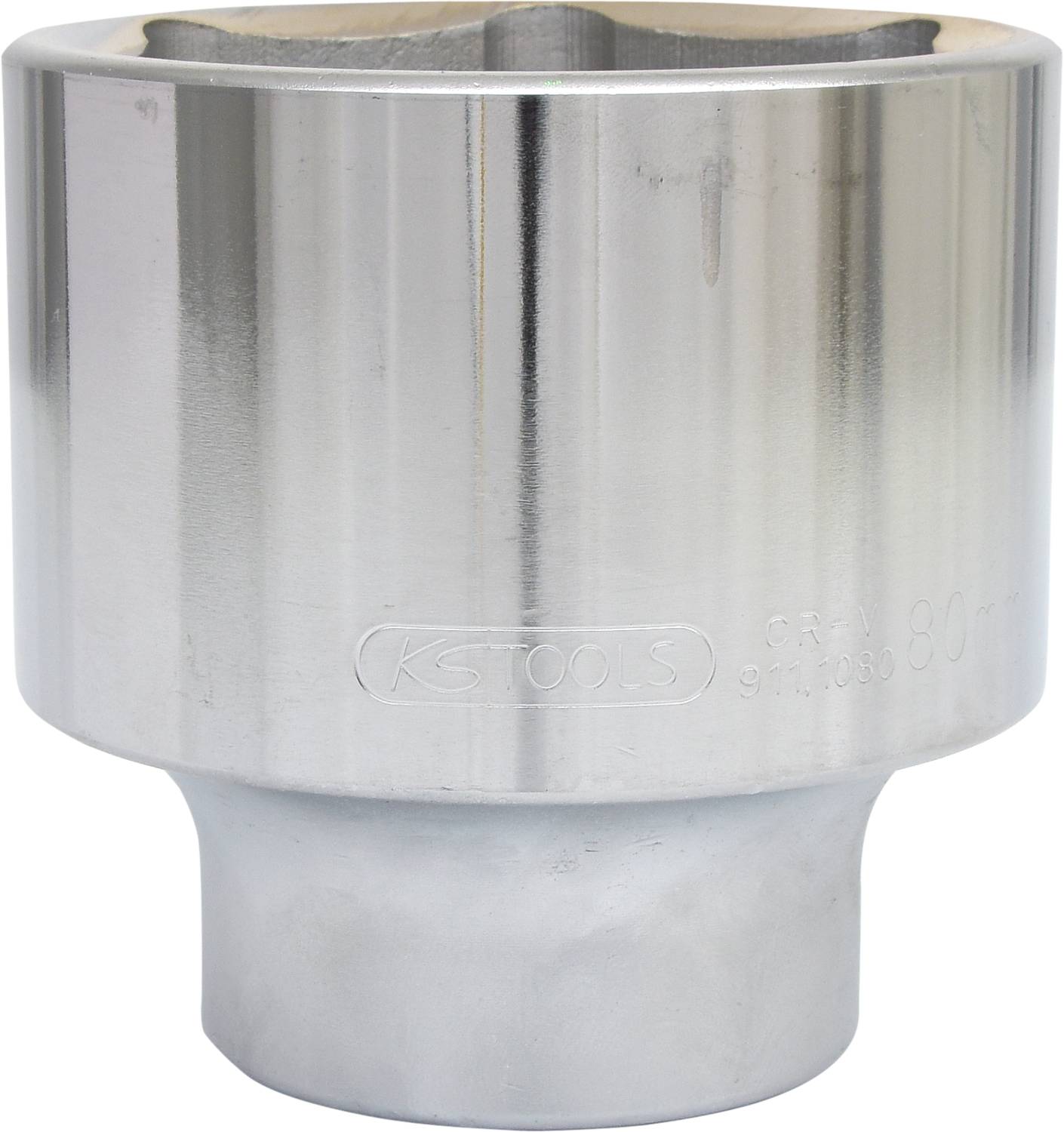 Großer zylindrischer Steckschlüsseleinsatz aus Metall, mit glatter Oberfläche und eingeprägter Markierung 'KS Tools'.