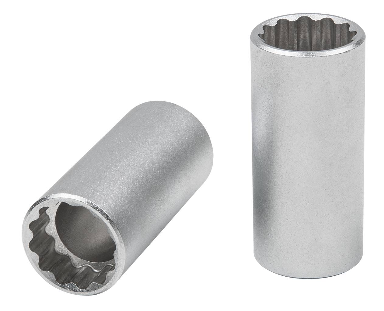 Zwei silberne, zylindrische Metallhülsen mit gezahnten Innenseiten, von denen eine aufrecht steht und die andere leicht geneigt liegt.