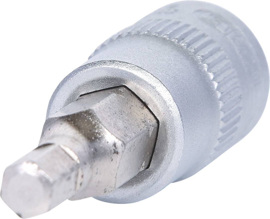 Ein silberfarbener Sechskant-Steckschlüsseladapter mit geriffelter Oberfläche, geeignet für Schraubendreher oder Ratschen.