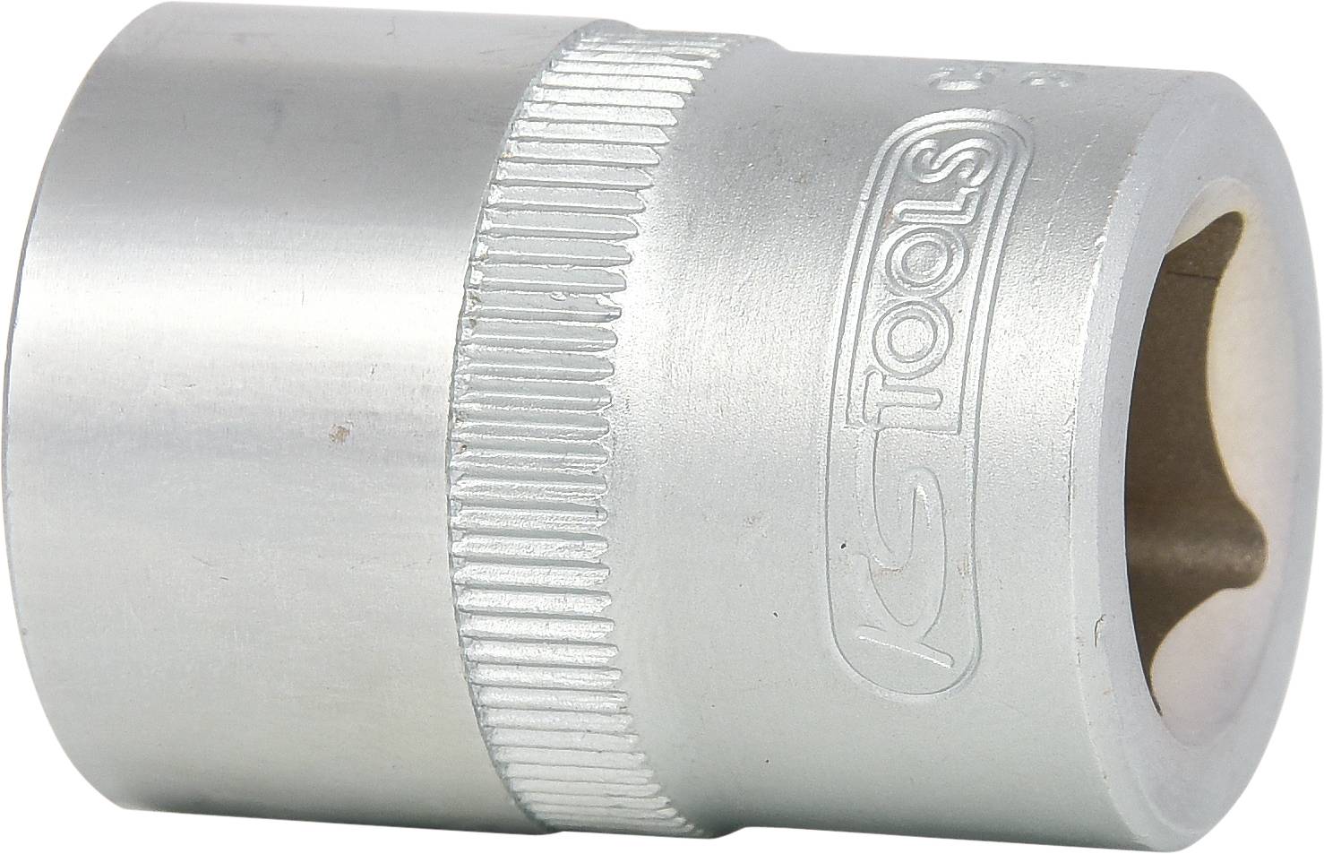 Silberne Stecknuss, rund mit riffeltem Rand und eingeprägtem Logo 'KS Tools', unverzichtbar für präzises Anziehen oder Lösen von Schrauben.