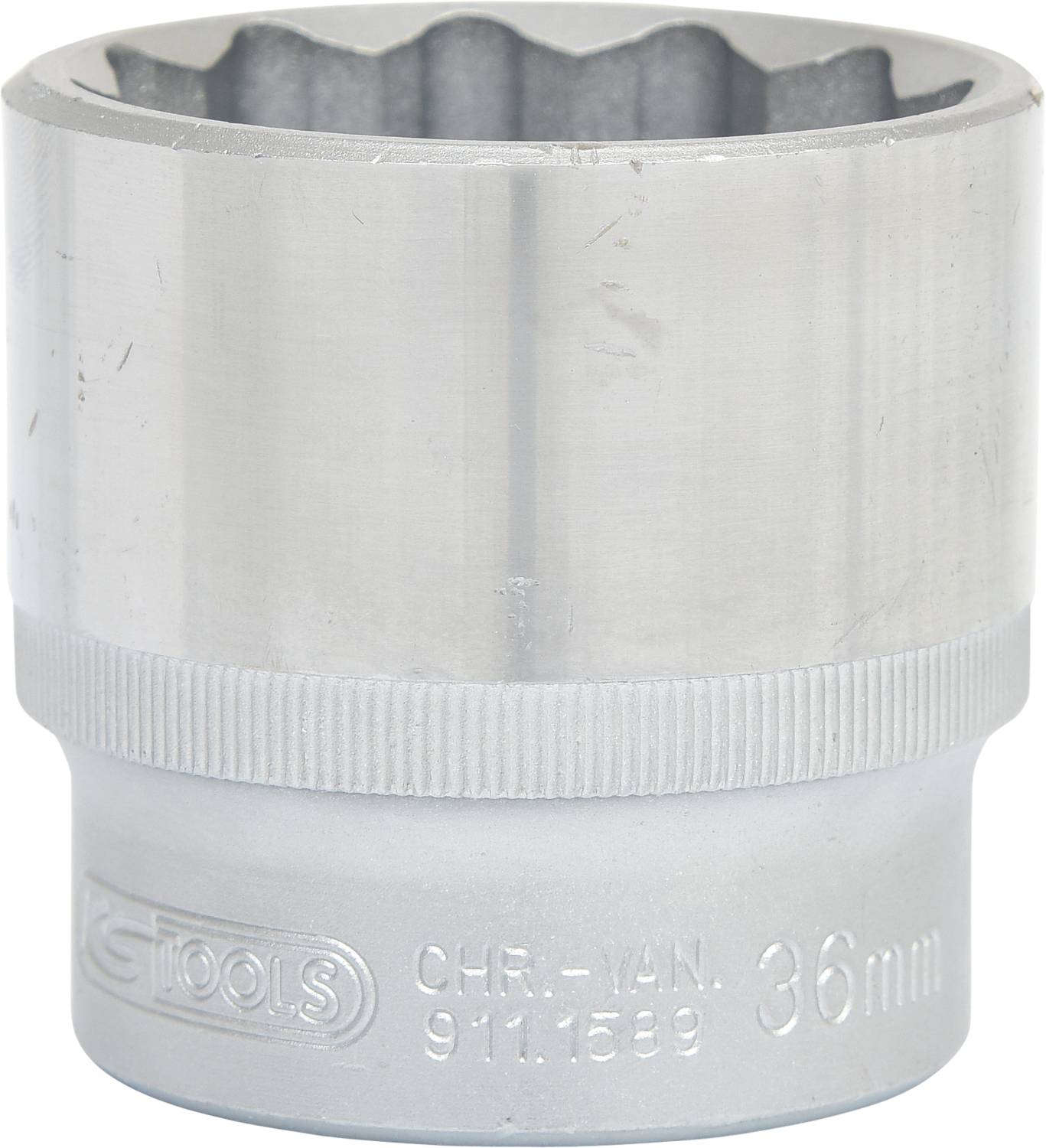 Eine silberne Stecknuss mit der Gravur '36 mm' und 'CHR-VAN', vermutlich aus Metall, für die Verwendung mit einem Steckschlüssel.