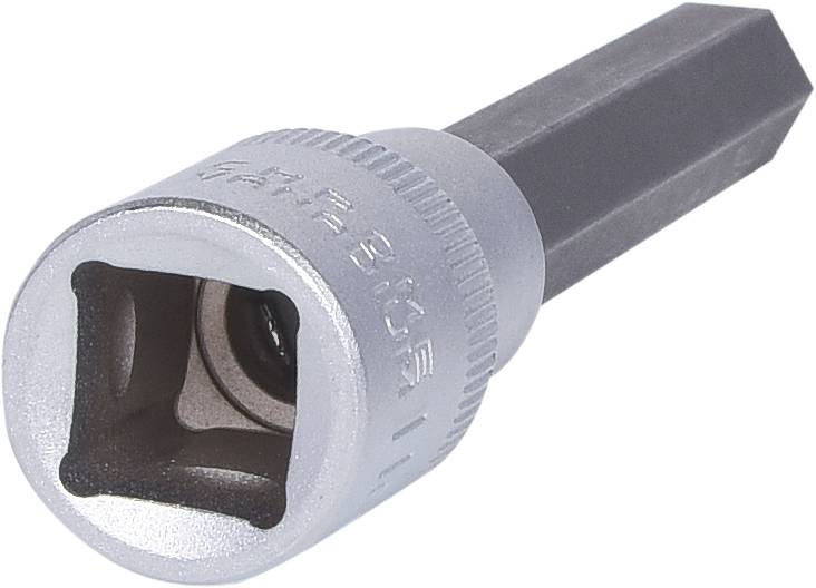 Ein silberner Sechskantschlüsselaufsatz, häufig für Schraubarbeiten verwendet, liegt auf einem weißen Hintergrund.