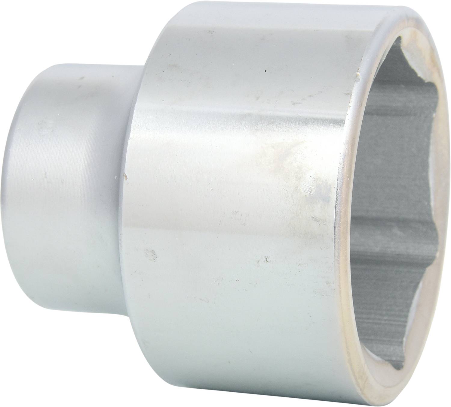Metalladapter mit zylindrischer Form, genutzt zum Verbinden von Rohren in technischen oder handwerklichen Anwendungen.