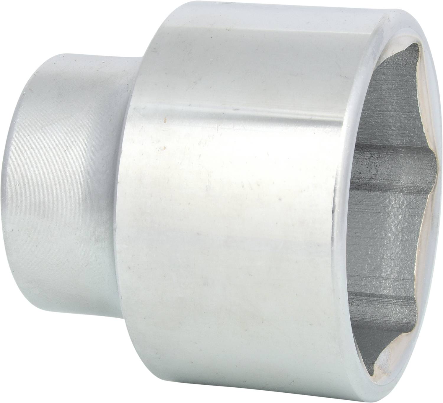 Ein silberner Metalladapter mit zylindrischem Körper und Sechskant-Innenprofil, vermutlich für Schraubverbindungen geeignet.