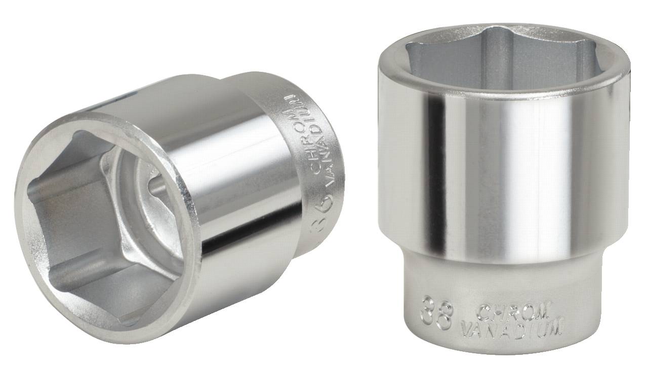 Zwei silberne Sechskant-Steckschlüssel aus Chrom-Vanadium-Stahl, einer liegt, der andere steht aufrecht.