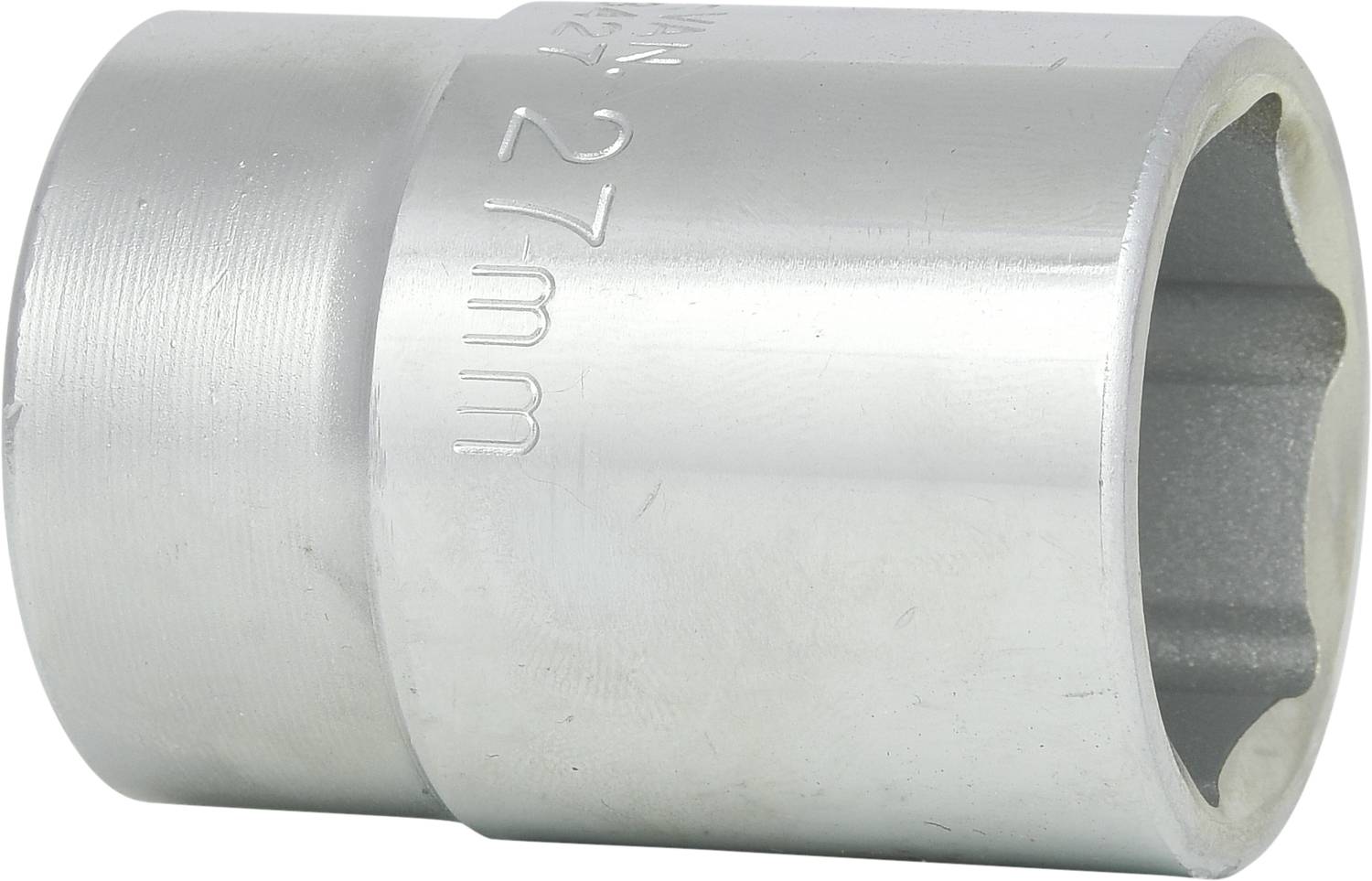 Ein silberfarbener Sechskant-Steckschlüssel, auf dem '27 mm' eingraviert ist, wird gezeigt. Der Steckschlüssel dient zum Lösen oder Festziehen von Bolzen.