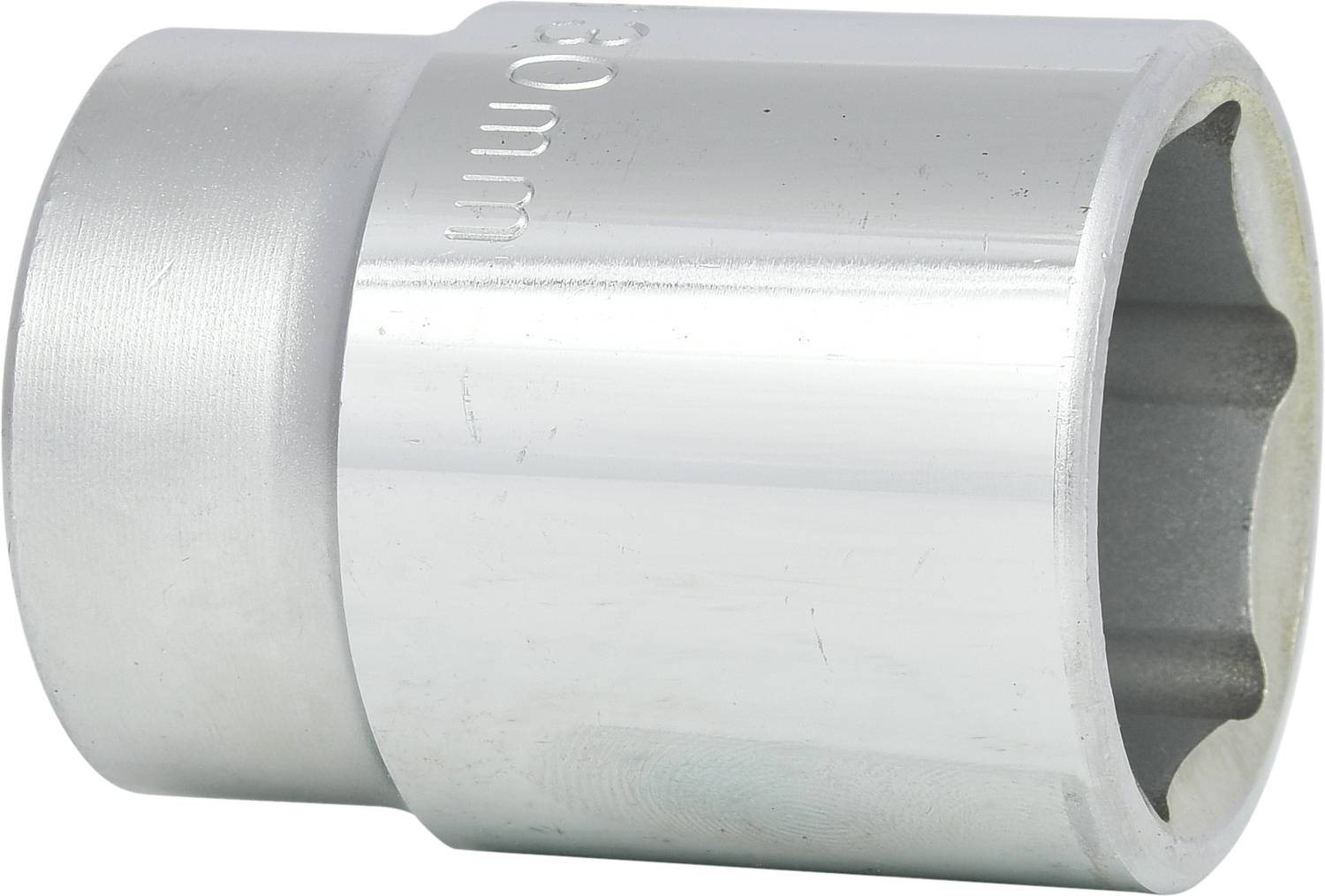 Metall-Nuss mit sechs Kanten, darauf '30 mm' eingraviert. Verwendet für Schraubarbeiten, speziell geeignet für Muttern mit entsprechender Größe.