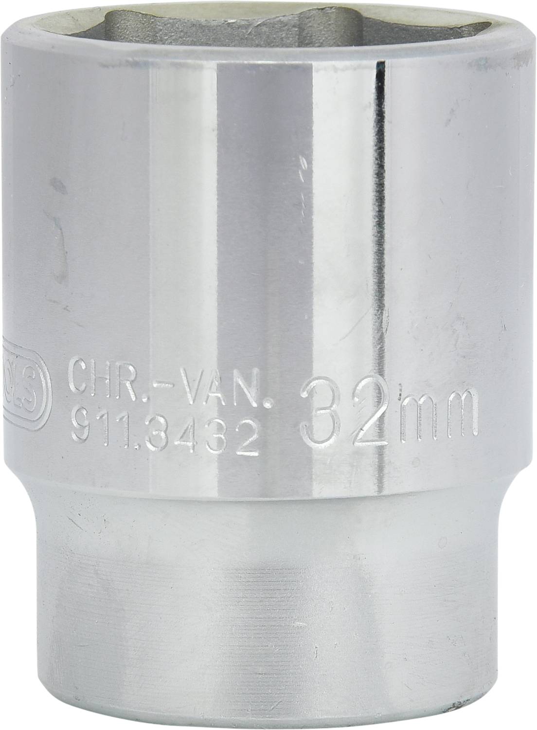 Eine silberne Steckschlüssel-Nuss mit der Aufschrift 'CHR-VAN 32mm 911.8432'. Verwendet für mechanische Arbeiten.
