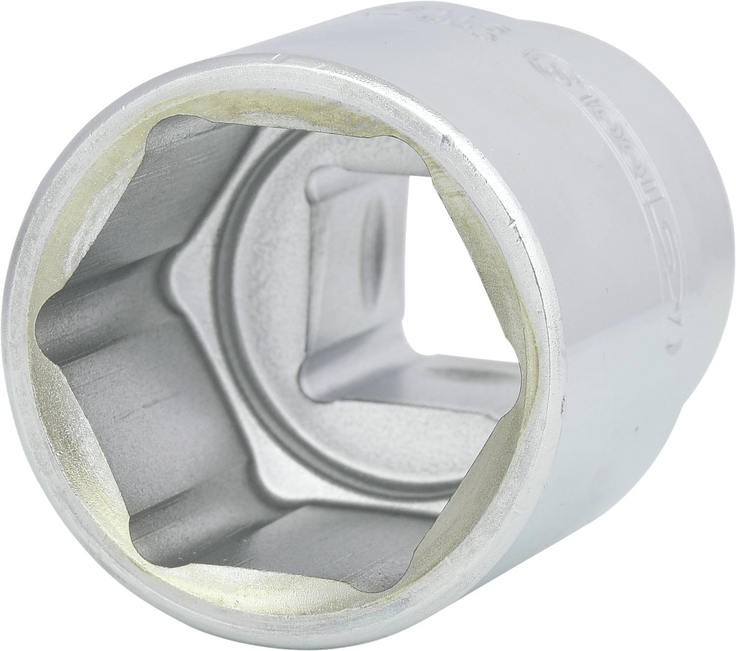 Silberne Stecknuss für Schraubenschlüssel, innen mit sechseckigem Profil, außen zylindrisch und glatt.