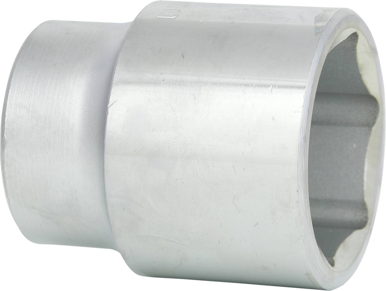 Silberfarbene Stecknuss, zylindrisch, mit sechseckiger Öffnung zum Festziehen oder Lösen von Schrauben und Muttern.