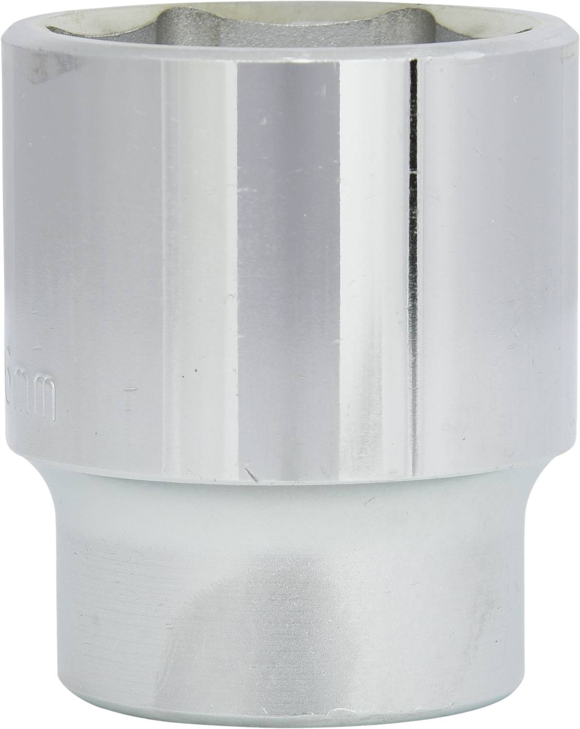 Metallische Sechskant-Stecknuss mit polierter Oberfläche. Verwendet für Schraubarbeiten mit einem Steckschlüsselsystem.