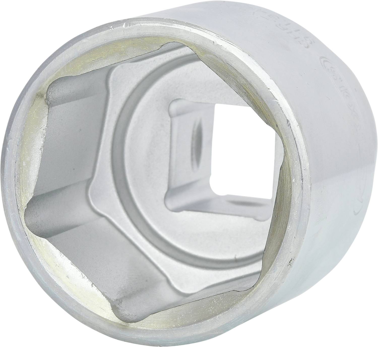 Ein silberner Steckschlüsselsatz mit spezieller Form, der zur Demontage von Ölfiltern verwendet wird.