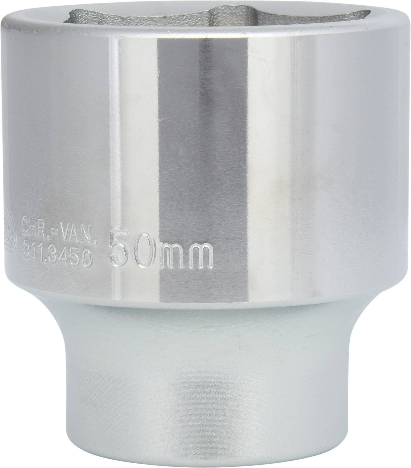 Ein verchromter Steckschlüsseleinsatz mit der Prägung '50 mm' auf der Seite.