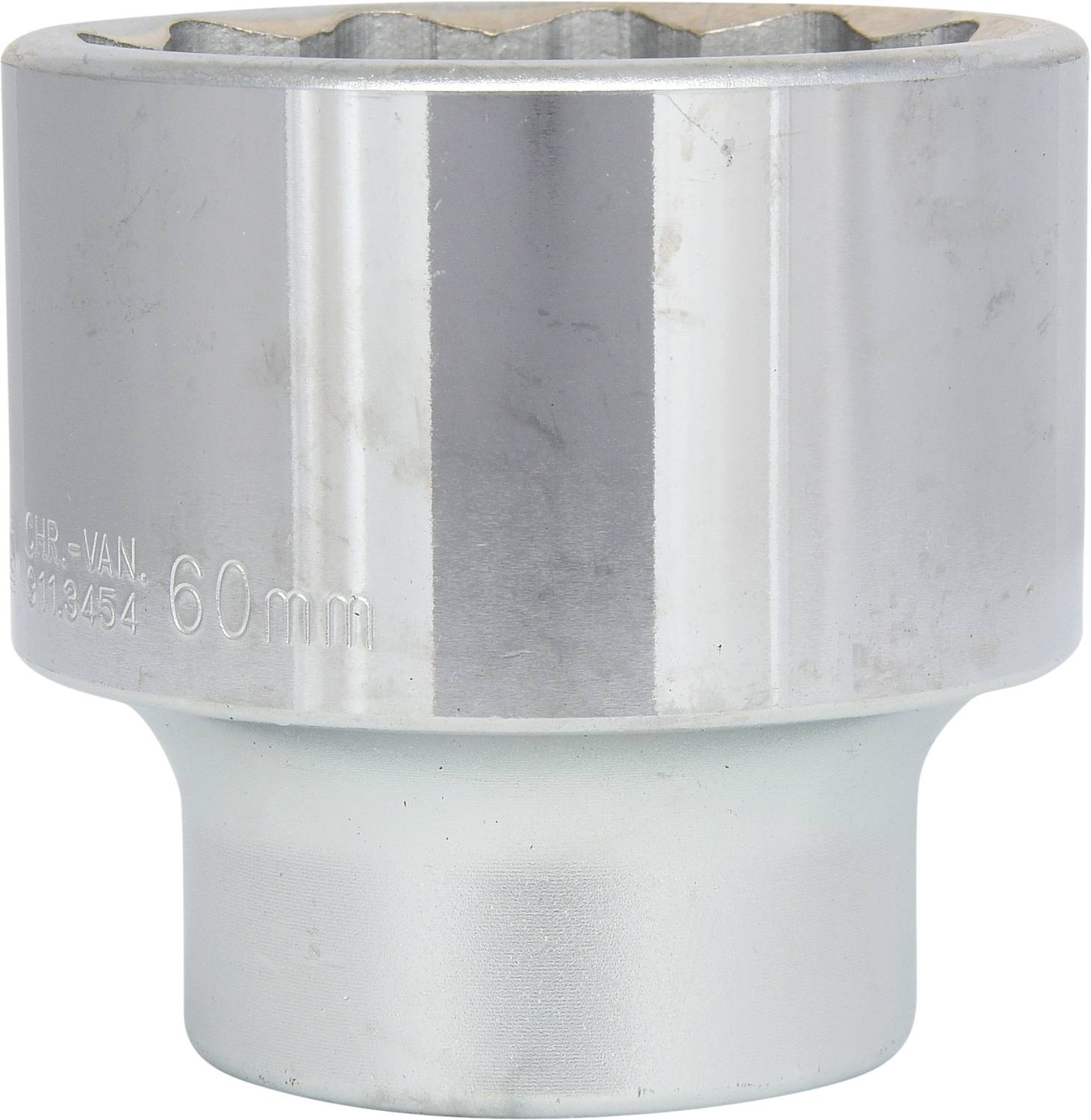 Silberne Sechskant-Stecknuss mit einer Größe von 60 mm, glänzende Oberfläche, verwendet für manuelle oder maschinelle Verschraubung.