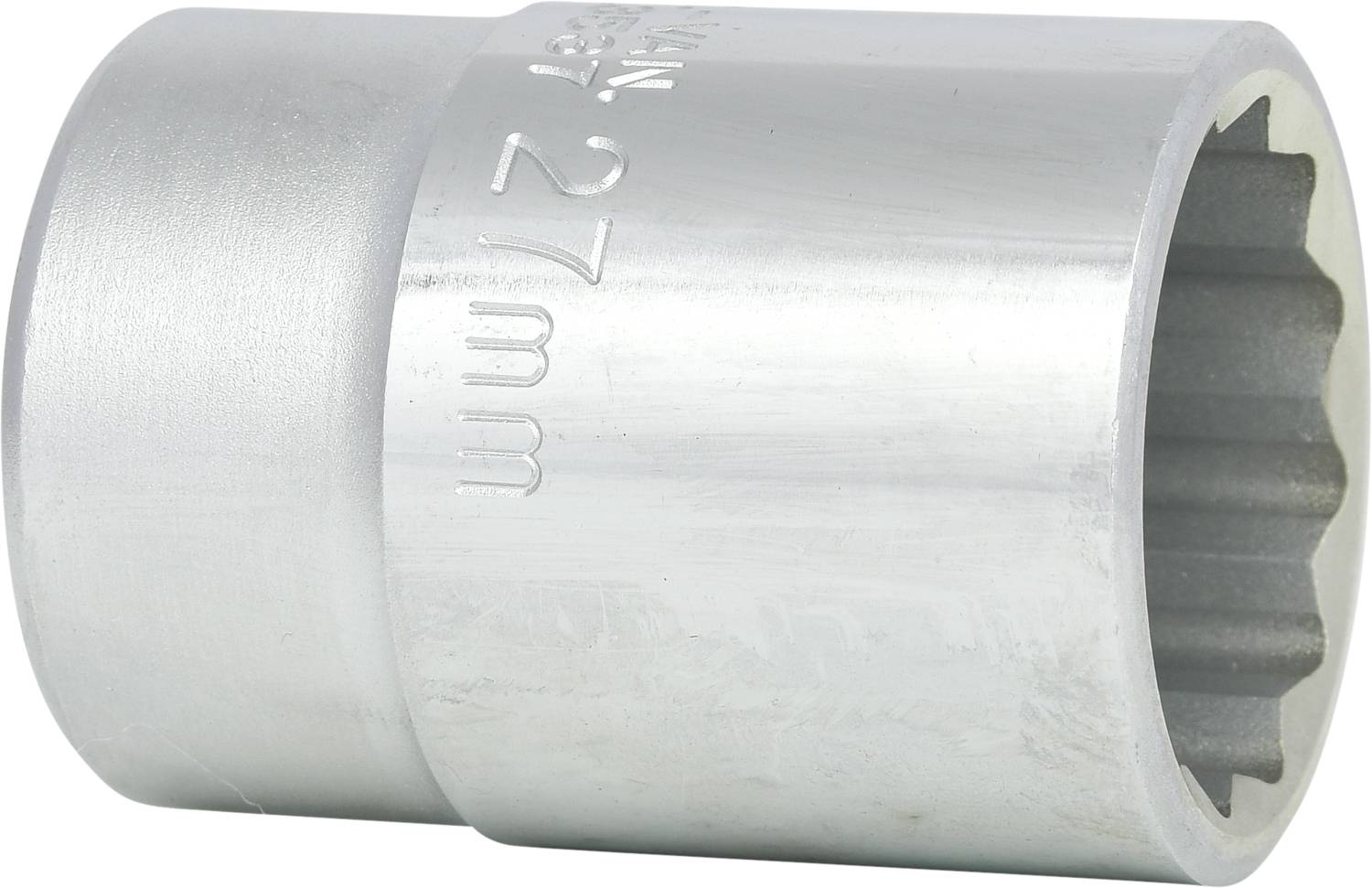 Metallschlüsselaufsatz mit hexagonalem Innenprofil, geprägt mit '27 mm'. Verwendet für das Anziehen oder Lösen von Muttern und Schrauben.