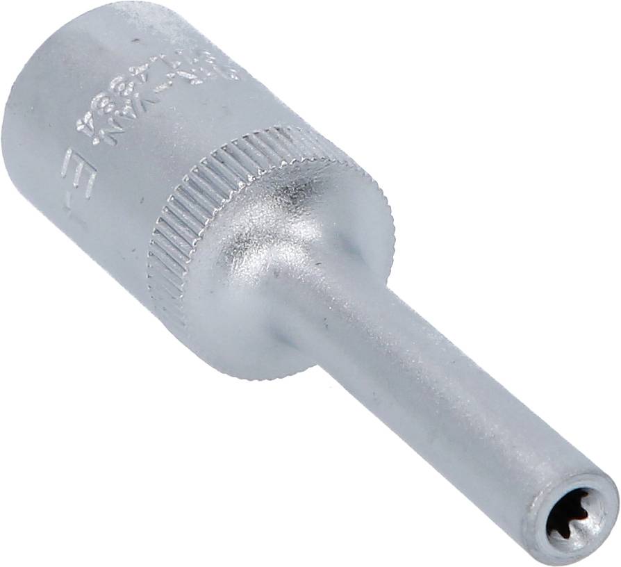 Ein silberner Torx-Schraubendrehereinsatz mit markanter Sternform an der Spitze, verwendet zum Anziehen und Lösen von Torx-Schrauben.