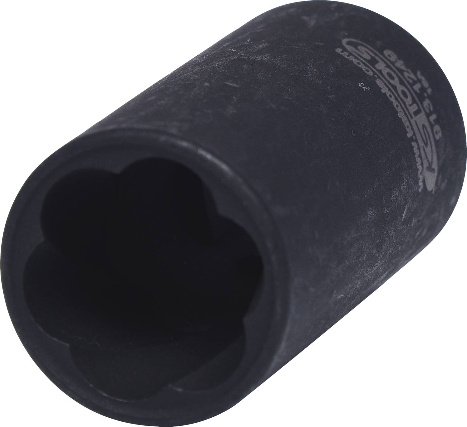 Ein schwarzer Steckschlüssel mit geriffeltem Innenraum, geeignet für spezielle Schraubarbeiten oder Reparaturen.