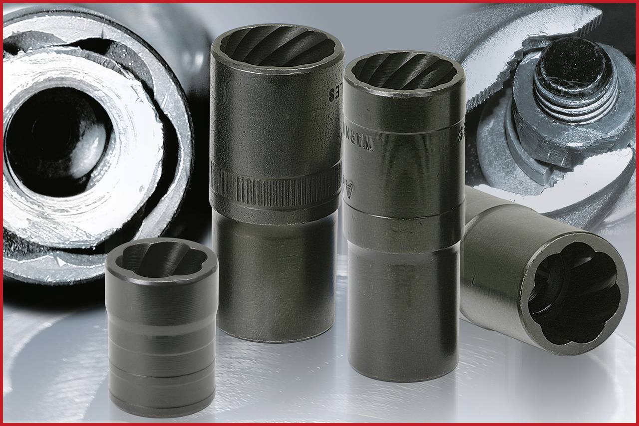 Vier Metallwerkzeuge unterschiedlicher Größe, mit geriffelten Innenflächen, auf einer reflektierenden Oberfläche.