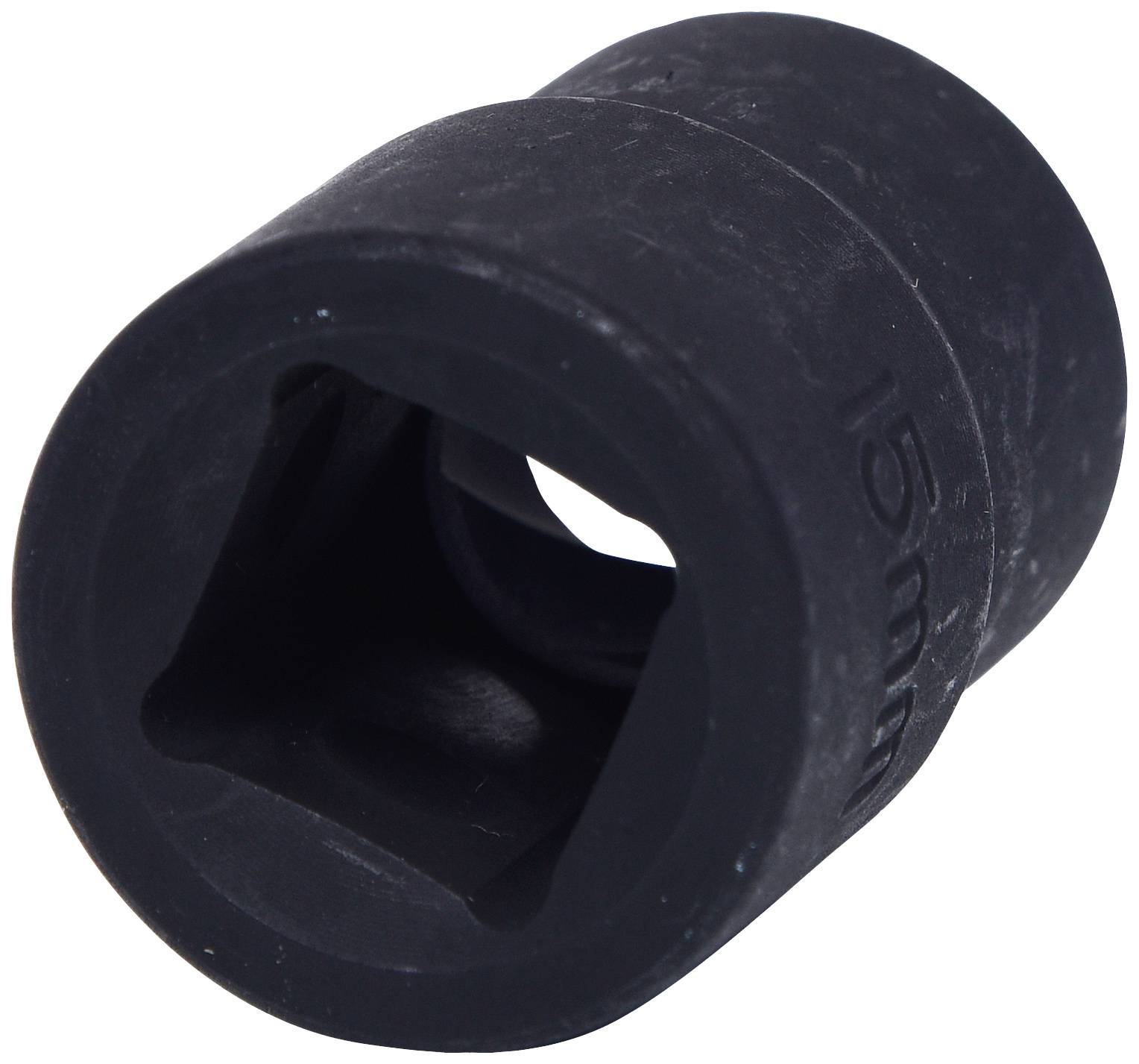 Eine schwarze Stecknuss aus Metall mit vierkantiger Öffnung und eingravierter Beschriftung '19 mm'.