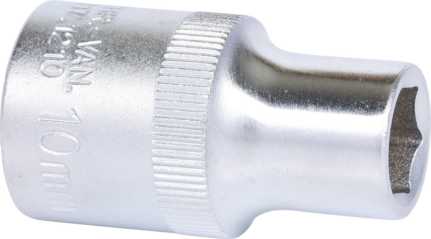 Metall-Steckschlüssel mit sechskantiger Öffnung, seitlich mit der Gravur '10 mm'. Werkzeug zur Befestigung und Lockerung von Muttern und Schrauben.