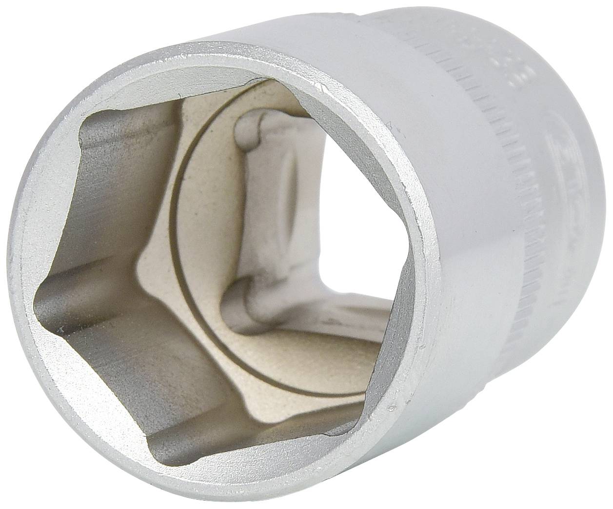 Ein silberner Aufsatz für einen Steckschlüssel mit sechseckiger Öffnung, zum Anziehen oder Lösen von Schraubenmuttern.