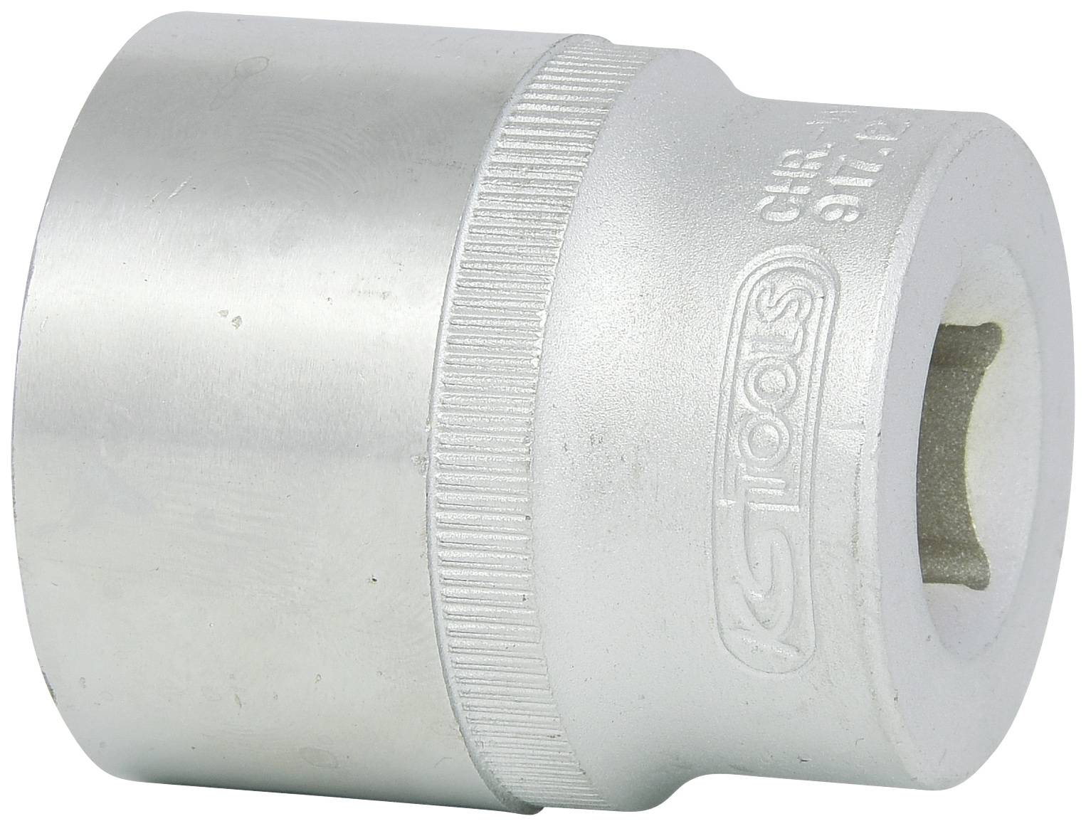 Eine silberne Stecknuss, zylindrisch, zur Verwendung mit einem Steckschlüssel. Geeignet für Schraubarbeiten.