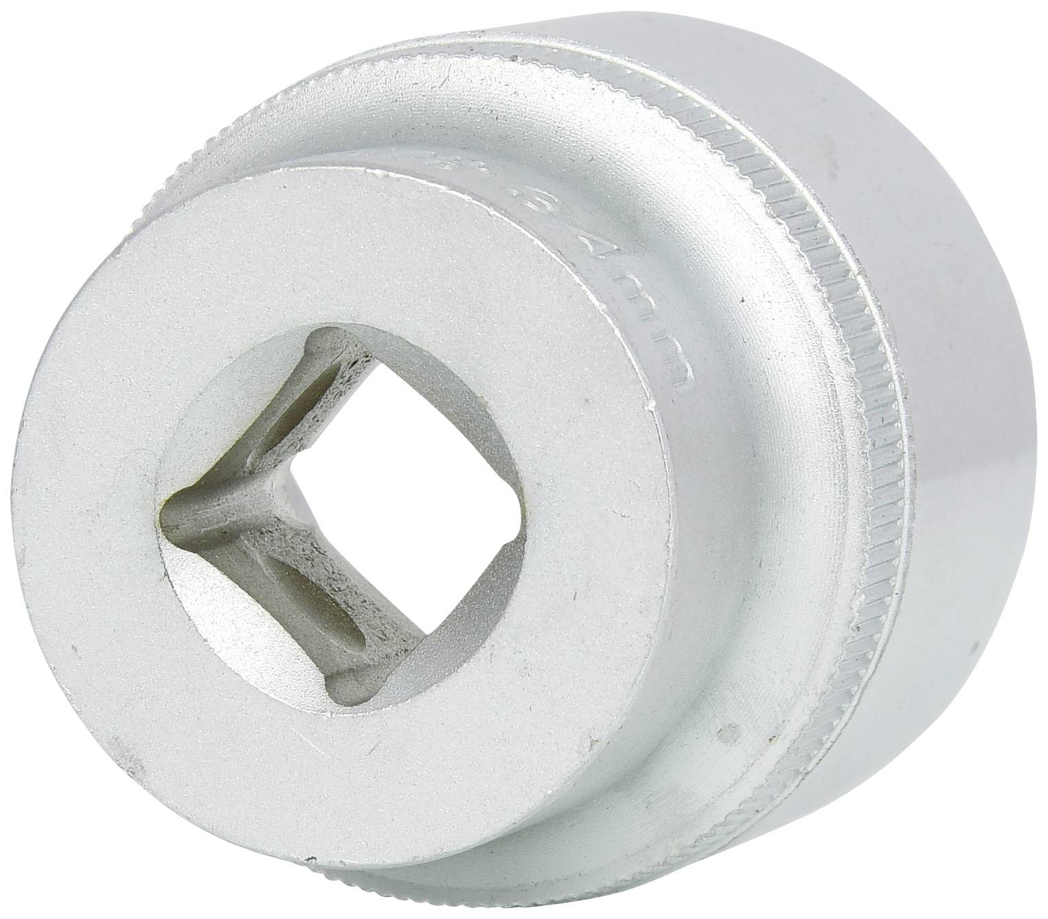 Rundes silbernes Werkzeugteil mit quadratischem Loch in der Mitte. Oberflächenstruktur ist glatt mit geriffeltem Rand.