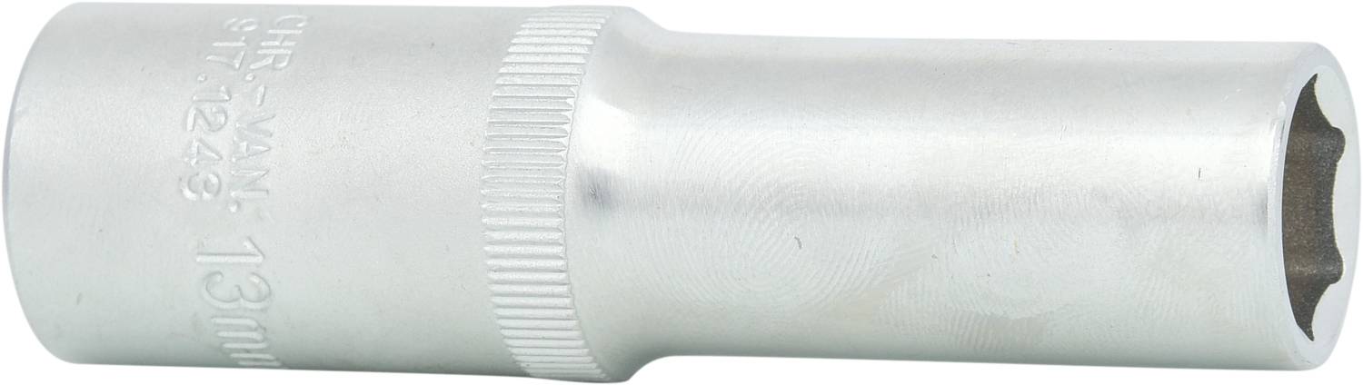 Silberne Stecknuss mit 13mm Größe, sechseckiger Innenbereich, zylindrische Form, gerändelte Oberfläche für besseren Griff.