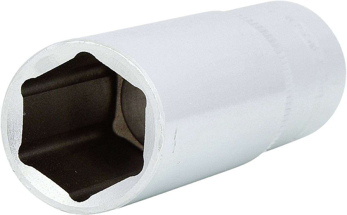 Eine silberne Sechskant-Stecknuss, leicht schräg positioniert, zeigt die Öffnung in Richtung Betrachter.