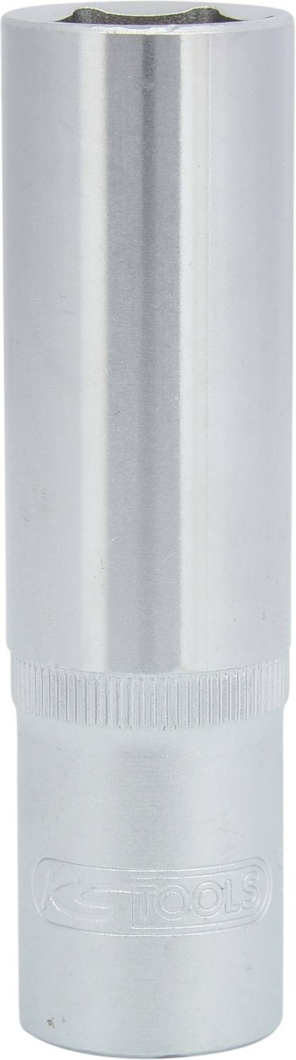 Ein silberner Steckschlüsselaufsatz, der für Schraubarbeiten genutzt wird.