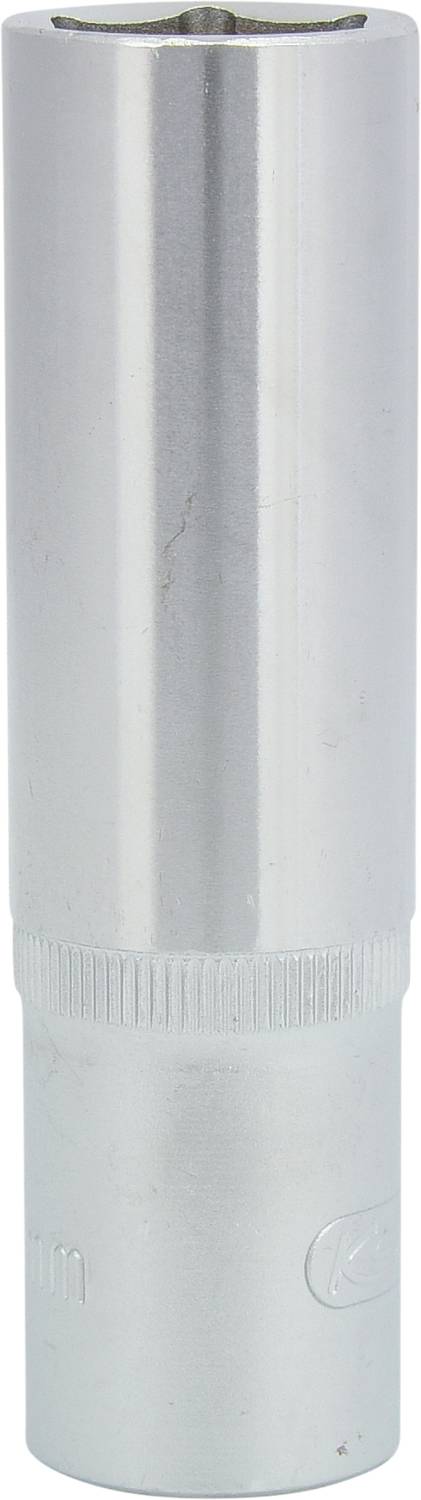 Ein silberner Metallzylinder, vermutlich ein Steckschlüsselaufsatz, der für mechanische Arbeiten benutzt wird.