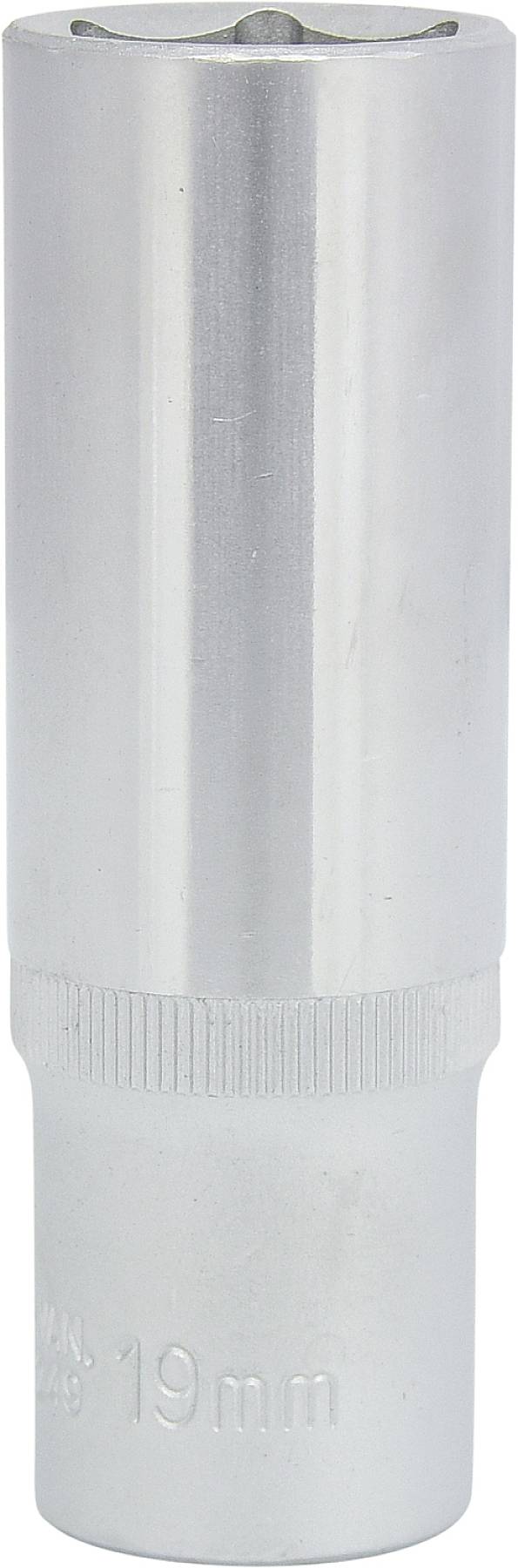 Silberne Stecknuss für eine 19mm Schraube, zylindrische Form, glatt glänzende Oberfläche, geeignet für Werkzeuge und Maschinen.