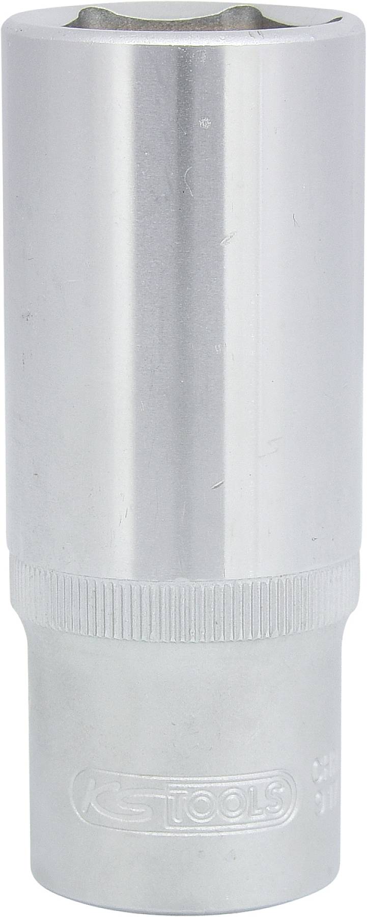 Eine silberne Stecknuss aus Metall mit runder Form; Text 'KS Tools' auf der unteren Hälfte. Werkzeug zur Befestigung oder Entfernung von Schrauben.